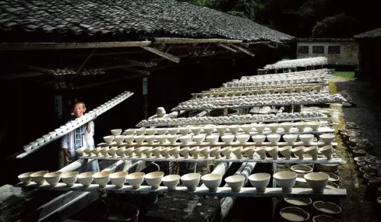 Cuencos de cerámica para perros, cuencos antideslizantes para comida y agua para perros de 7 pulgadas, cuencos inclinados para comederos para perros pequeños y medianos